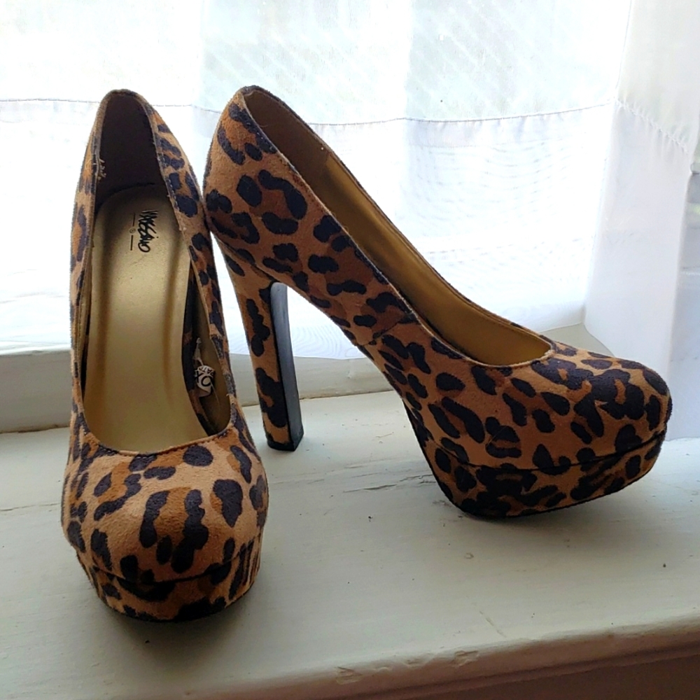 Moschino leapord print heels